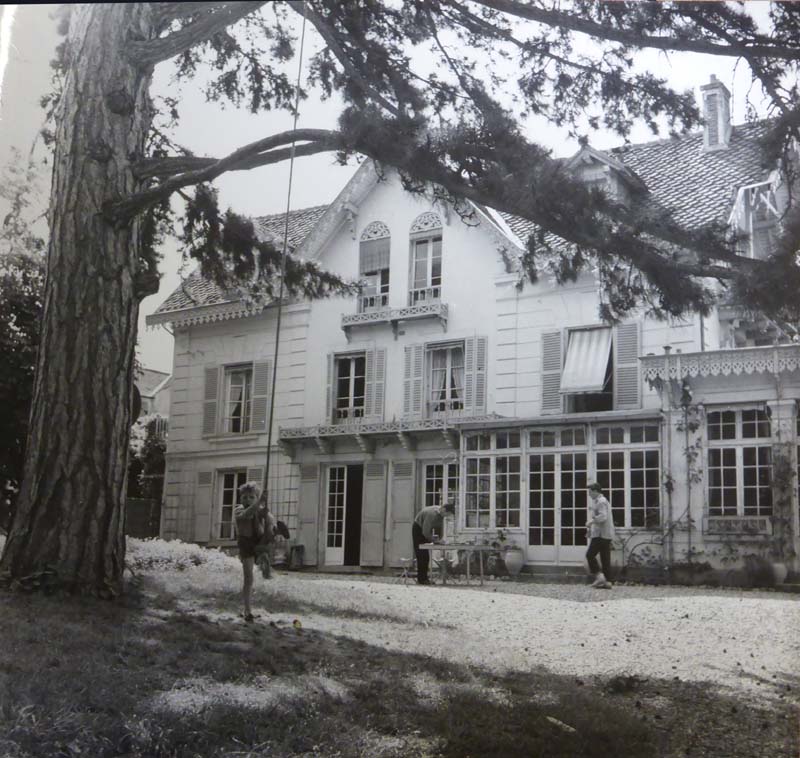 1952_orgeval_terrasse_pfriem_warren_kid