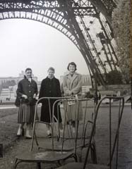 1958_gigi_friends